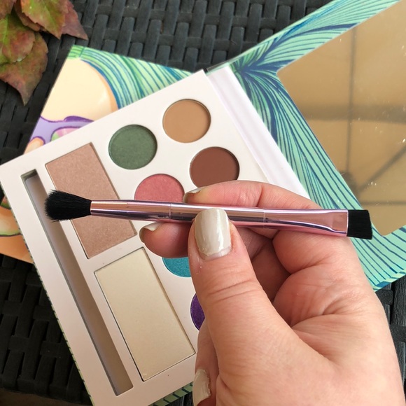 New LAURA MAKEUP LABS - Eyeshadow Palette & Brush - Picture 9 of 15